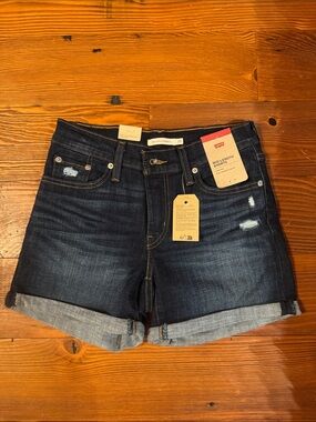 Levi’s Mid Length Shorts 25 NWT